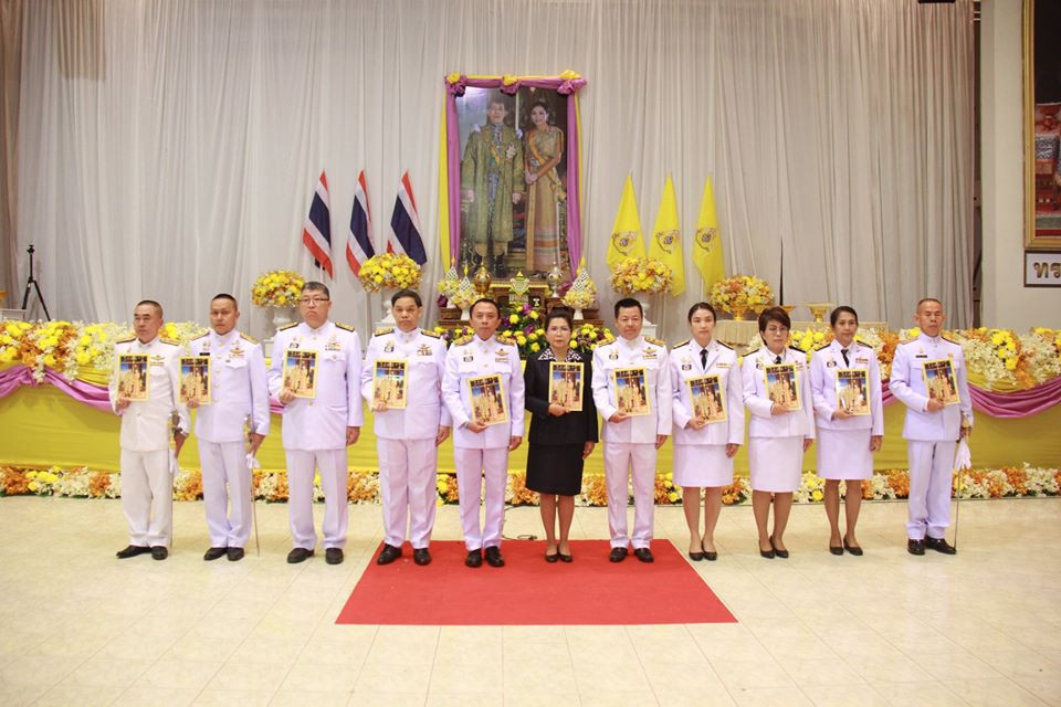 จังหวัดลำพูน ประกอบพิธีรับพระราชทานพระบรมฉายาลักษณ์ พระบาทสมเด็จพระวชิรเกล้าเจ้าอยู่หัว และสมเด็จ พระบรมราชินี เนื่องในโอกาสมหามงคลพระราชพิธีบรมราชาภิเษก พุทธศักราช 2562