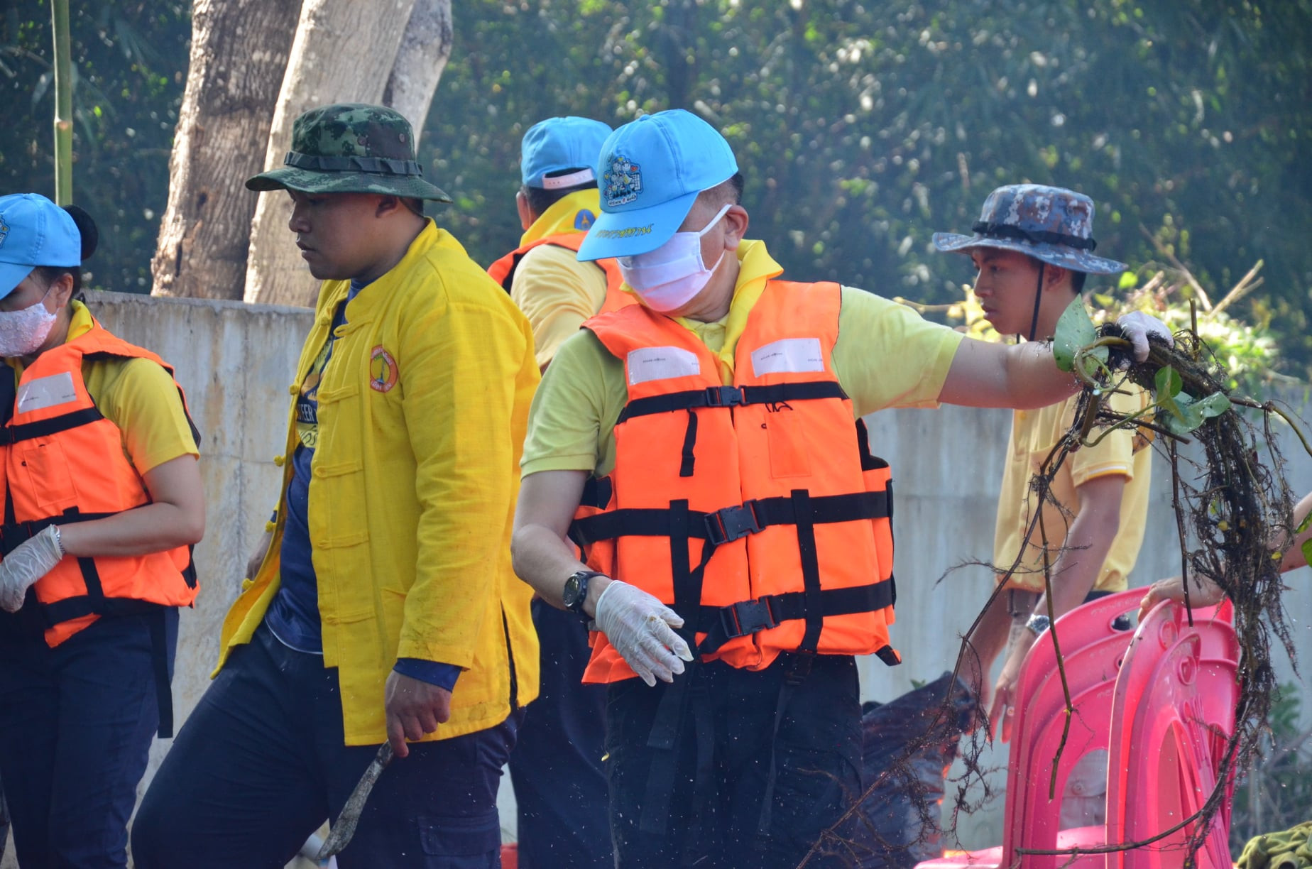 ผู้ว่าราชการจังหวัดลำพูน นำจิตอาสา กว่า 1000 คน ร่วมพัฒนาปรับภูมิทัศน์ทำความสะอาดลำน้ำ คู คลอง ถวายเป็นพระราชกุศล เนื่องในวันคล้ายวันสวรรคตพระบาทสมเด็จพระบรมชนกาธิเบศรมหาภูมิพลอดุลยเดชมหาราช บรมนาถบพิตร 13 ตุลาคม 2563