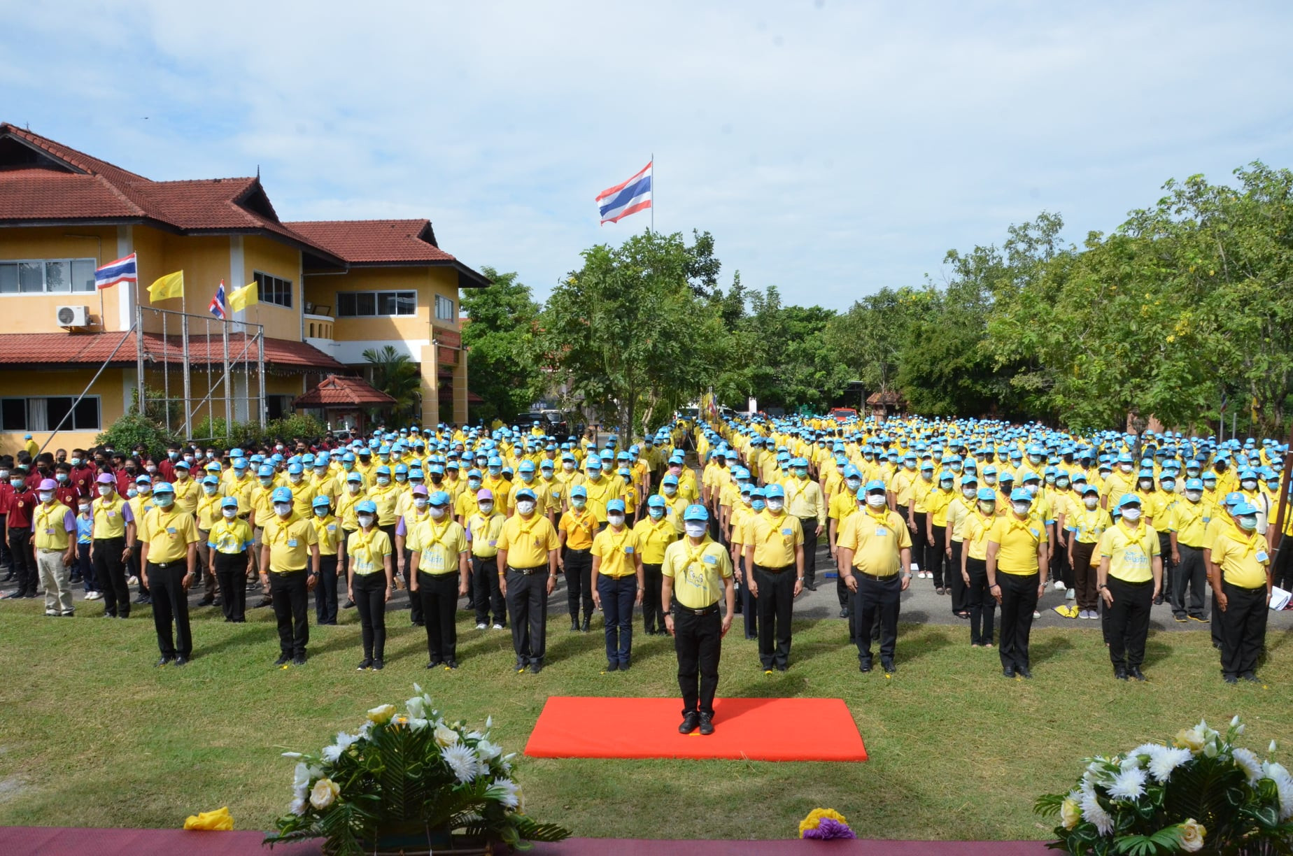 ผู้ว่าราชการจังหวัดลำพูน นำจิตอาสา กว่า 1000 คน ร่วมพัฒนาปรับภูมิทัศน์ทำความสะอาดลำน้ำ คู คลอง ถวายเป็นพระราชกุศล เนื่องในวันคล้ายวันสวรรคตพระบาทสมเด็จพระบรมชนกาธิเบศรมหาภูมิพลอดุลยเดชมหาราช บรมนาถบพิตร 13 ตุลาคม 2563