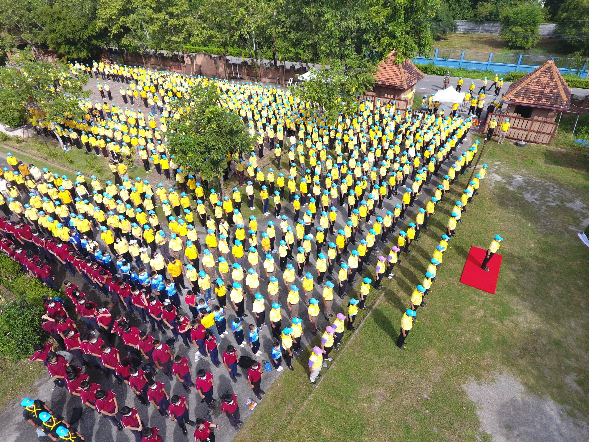 ผู้ว่าราชการจังหวัดลำพูน นำจิตอาสา กว่า 1000 คน ร่วมพัฒนาปรับภูมิทัศน์ทำความสะอาดลำน้ำ คู คลอง ถวายเป็นพระราชกุศล เนื่องในวันคล้ายวันสวรรคตพระบาทสมเด็จพระบรมชนกาธิเบศรมหาภูมิพลอดุลยเดชมหาราช บรมนาถบพิตร 13 ตุลาคม 2563