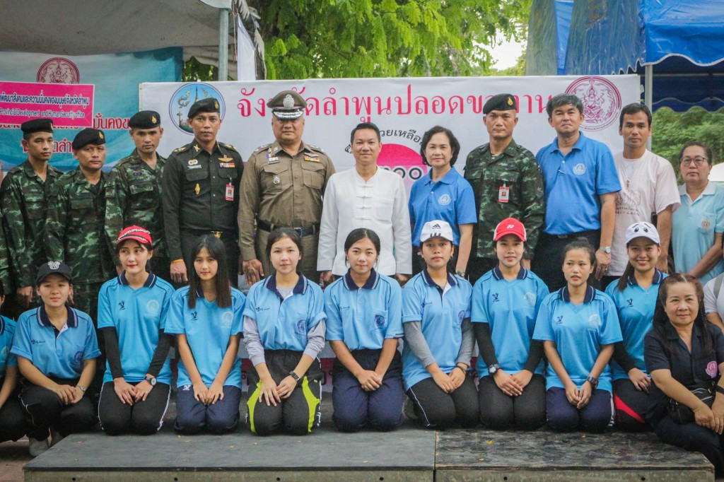 ผู้ว่าราชการจังหวัดลำพูนปล่อยขบวนขับเคลื่อนโครงการรณรงค์ " สังคมลดขอทาน บนฐานความร่วมมือ " มุ่งมั่นในการแก้ไขปัญหาการขอทานอย่างยั่งยืน โดยบูรณาการการทำงานกับทุกภาคส่วนเพื่อให้คนขอทาน ได้รับการพัฒนาศักยภาพ สามารถประกอบอาชีพเลี้ยงตนเองได้ และไม่กลับมากระทำการขอทานซ้ำ