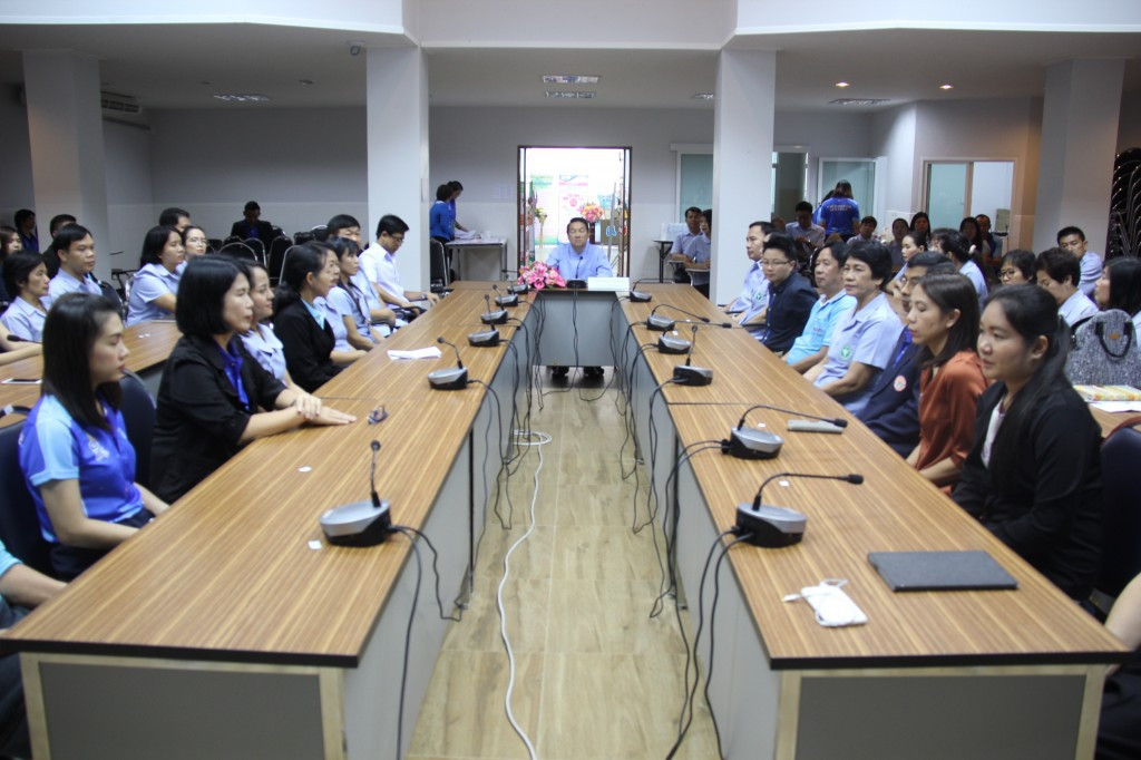 ผู้ว่าราชการจังหวัดลำพูนมอบประกาศเกียรติคุณรับรองมาตรฐาน สถานบริการ เครือข่ายงานด้านอนามัยสิ่งแวดล้อมจังหวัดลำพูน ประจำปี 2561 ให้แก่ โรงพยาบาลสังกัดกระทรวงสาธารณสุข สถานบริการสาธารณสุข เทศบาล และสถานประกอบการ ที่รักษามาตรฐานการจัดการด้านสาธารณสุข จำนวน 96 แห่ง