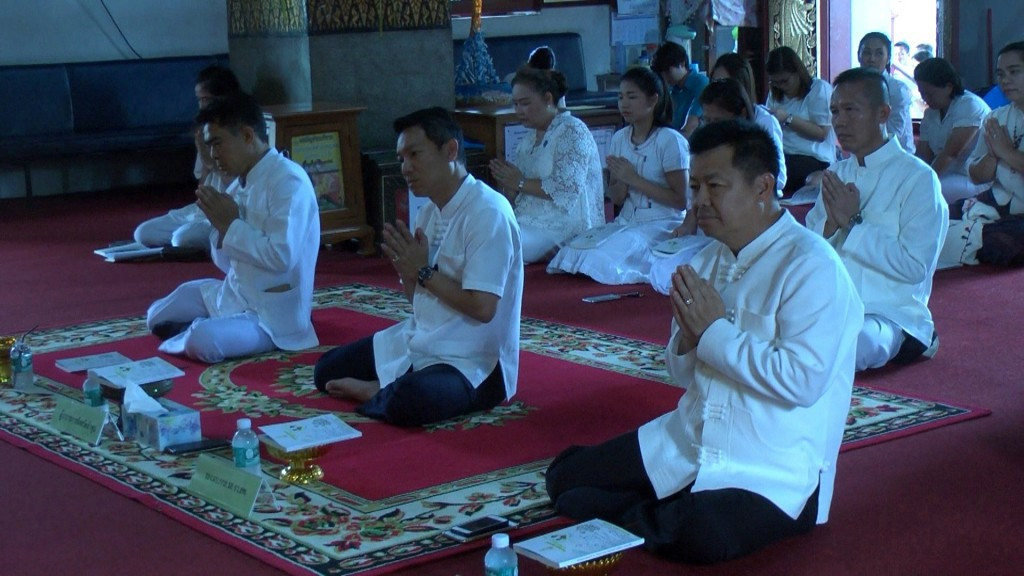 คณะสงฆ์และชาวจังหวัดลำพูนร่วมประกอบพิธีเจริญพระพุทธมนต์เฉลิมพระเกียรติและถวายพระพรชัยมงคล แด่สมเด็จพระเจ้าอยู่หัวมหาวชิราลงกรณ บดินทรเทพยวรางกูร และสมเด็จพระนางเจ้าสิริกิติ์พระบรมราชินีนาถ ในรัชกาลที่ ๙