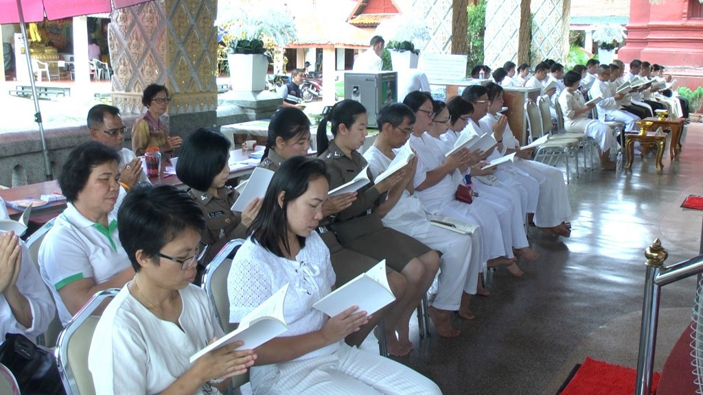 คณะสงฆ์และชาวจังหวัดลำพูนร่วมประกอบพิธีเจริญพระพุทธมนต์เฉลิมพระเกียรติและถวายพระพรชัยมงคล แด่สมเด็จพระเจ้าอยู่หัวมหาวชิราลงกรณ บดินทรเทพยวรางกูร และสมเด็จพระนางเจ้าสิริกิติ์พระบรมราชินีนาถ ในรัชกาลที่ ๙