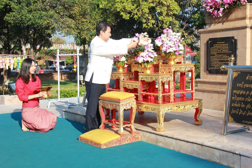 ผู้ว่าราชการจังหวัดลำพูน และ หัวหน้าส่วนราชการจัดพิธีบวงสรวงพระนางจามเทวี เพื่อให้การจัดงานพระนางจามเทวีและงานฤดูหนาวจังหวัดลำพูน ระหว่างวันที่ 30 พฤศจิกายน – 9 ธันวาคม 2561 ณ บริเวณด้านหน้าสนามกีฬากลางองค์การบริหารส่วนจังหวัดลำพูน เป็นไปด้วยความเรียบร้อย