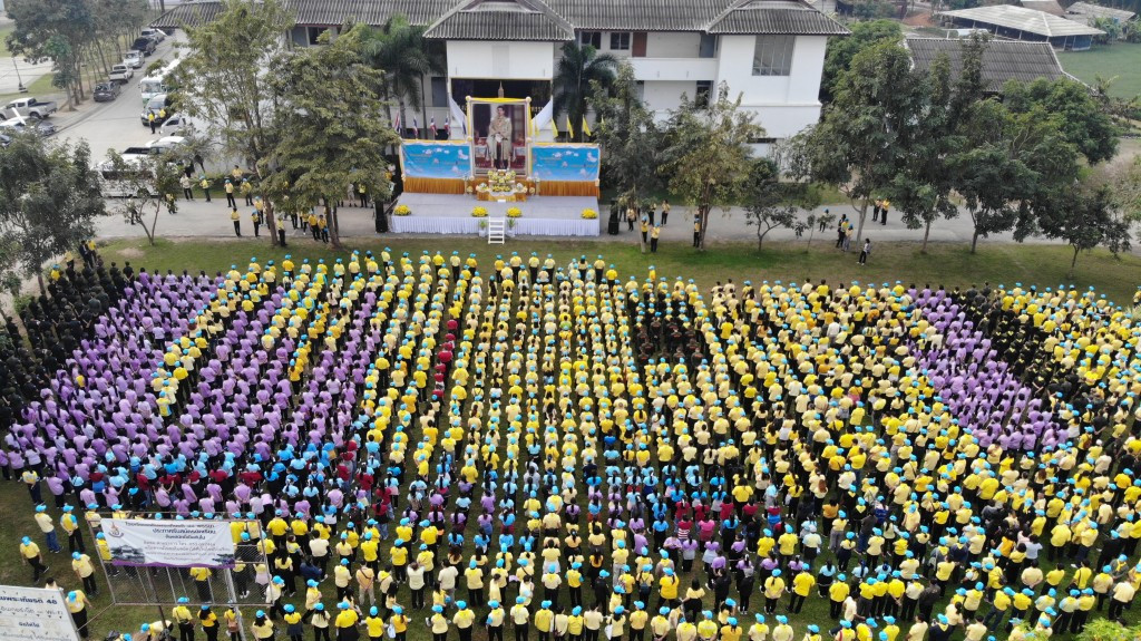 ผู้ว่าราชการจังหวัดลำพูน นำประชาชนจิตอาสาชาวจังหวัดลำพูน กว่าพันคนร่วมกิจกรรมจิตอาสา “เราทำความ ดี ด้วยหัวใจ ” ครั้งที่ 1 ประจำปี 2562 ปรับปรุงภูมิทัศน์ บริเวณโดยรอบโรงเรียนเฉลิมพระเกียรติ 48 พรรษา และกำจัดวัชพืชที่กีดขวางทางลำน้ำแม่กวง