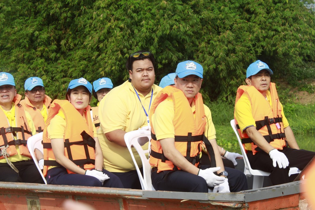 ผู้ว่าราชการจังหวัดลำพูน นำประชาชนจิตอาสาชาวจังหวัดลำพูน กว่าพันคนร่วมกิจกรรมจิตอาสา “เราทำความ ดี ด้วยหัวใจ ” ครั้งที่ 1 ประจำปี 2562 ปรับปรุงภูมิทัศน์ บริเวณโดยรอบโรงเรียนเฉลิมพระเกียรติ 48 พรรษา และกำจัดวัชพืชที่กีดขวางทางลำน้ำแม่กวง